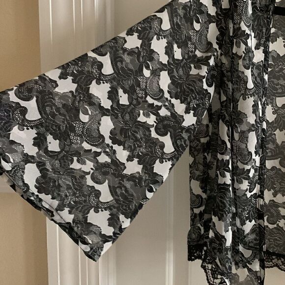 Vintage Sheer Top Black Lace Bell Sleeve Open Front goth fairy shirt size small‎ - Picture 2 of 4